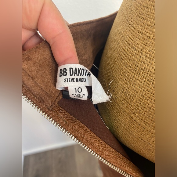 BB Dakota X Steve Madden Arizona Faux Suede Mini Skirt Size 10 Camel Shark Hem - Picture 3 of 13